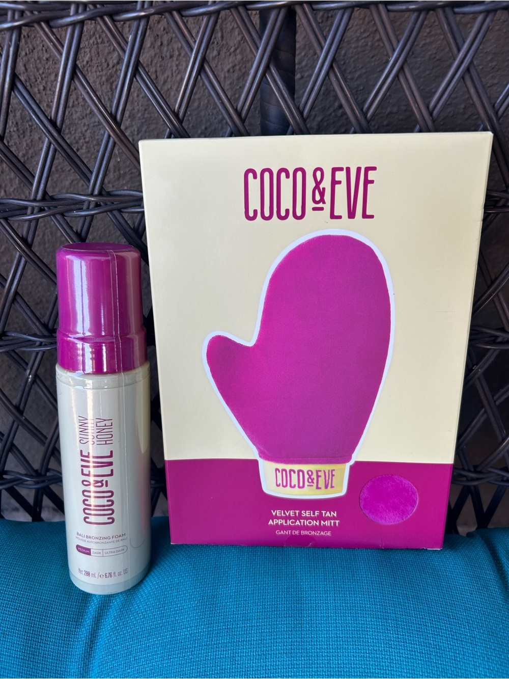 COCO & EVE Velvet Self Tan Mitt + Self Tanning Foam - Medium
